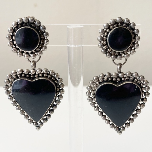 Jewelry - VINTAGE Heart Shape Earrings